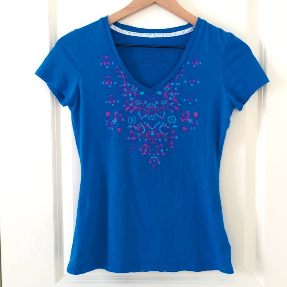 Green Apple Blue Floral V Neck Slim Tee